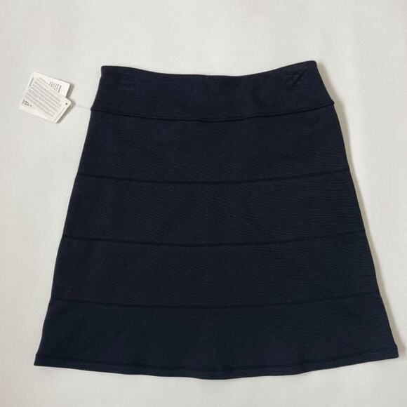 NWT ATHLETA  Strata Ponte Black Skirt Sz S - Picture 3 of 4